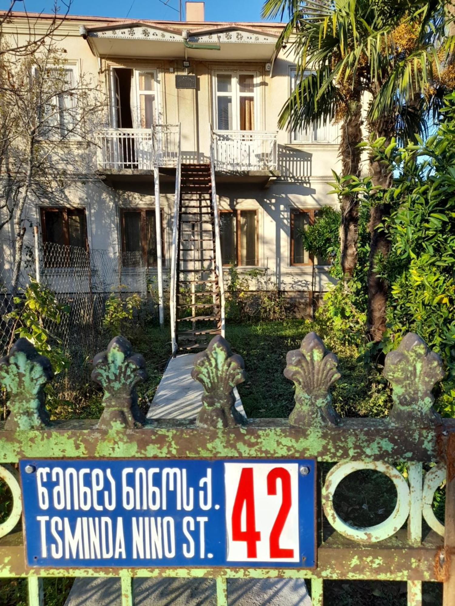 Levani'S Guesthouse Sugdidi Exterior foto